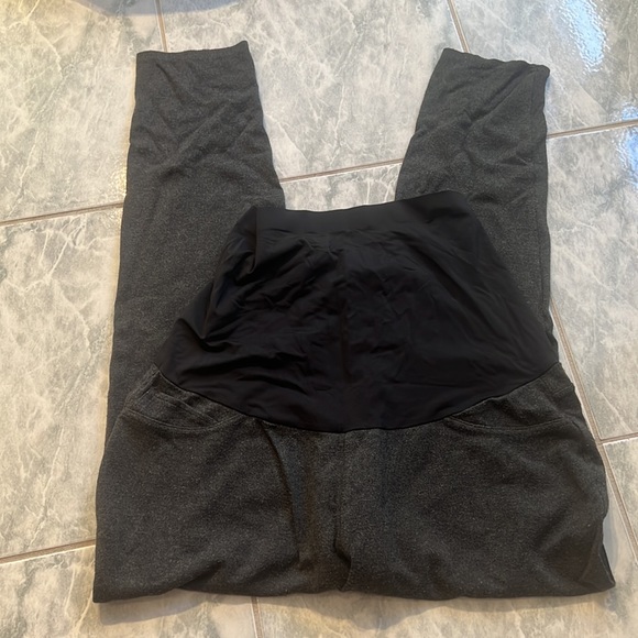Ingrid&isabel maternity leggings in dark gray - Picture 3 of 3